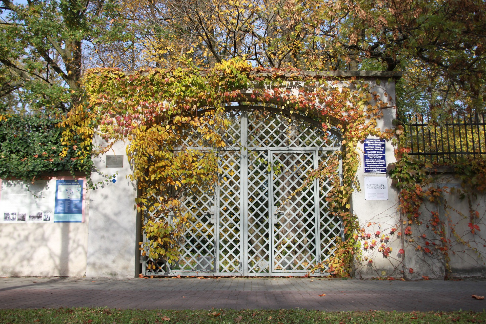Gate of the historic cemetery | Photo: CIT Oświęcim
